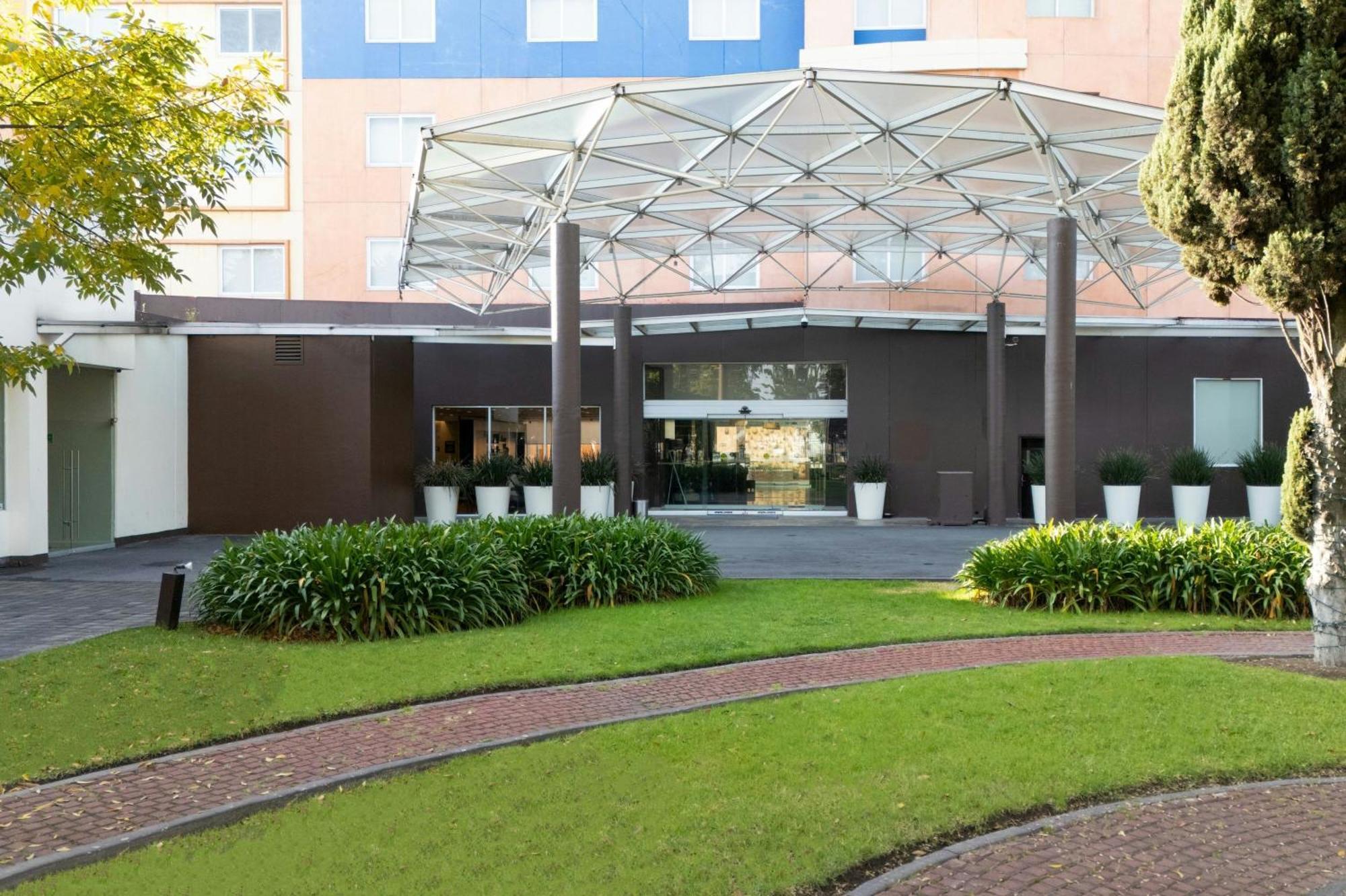 Courtyard Toluca Tollocan Zewnętrze zdjęcie